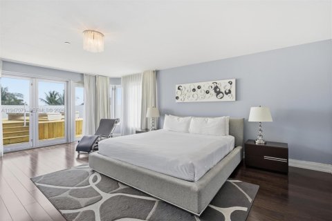 Condominio en venta en Miami Beach, Florida, 4 dormitorios, 259.1 m2 № 2089520 - foto 15