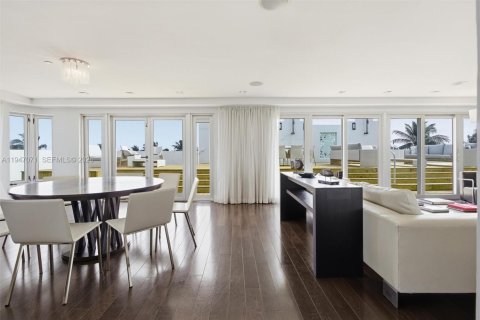 Condominio en venta en Miami Beach, Florida, 4 dormitorios, 259.1 m2 № 2089520 - foto 8