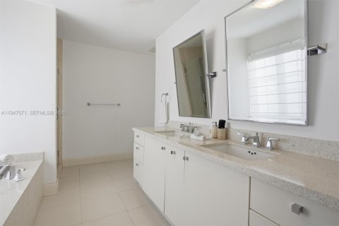 Condominio en venta en Miami Beach, Florida, 4 dormitorios, 259.1 m2 № 2089520 - foto 24