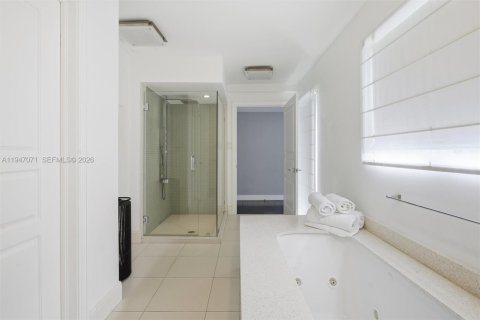 Condominio en venta en Miami Beach, Florida, 4 dormitorios, 259.1 m2 № 2089520 - foto 18