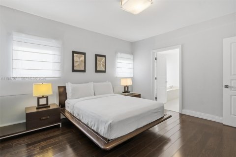 Condominio en venta en Miami Beach, Florida, 4 dormitorios, 259.1 m2 № 2089520 - foto 22