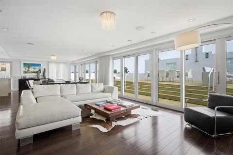 Condominio en venta en Miami Beach, Florida, 4 dormitorios, 259.1 m2 № 2089520 - foto 11