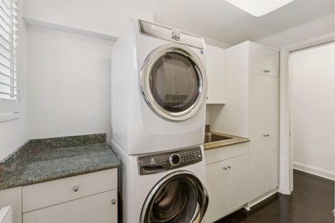 Condo in Palm Beach, Florida, 3 bedrooms № 2374297 - photo 23