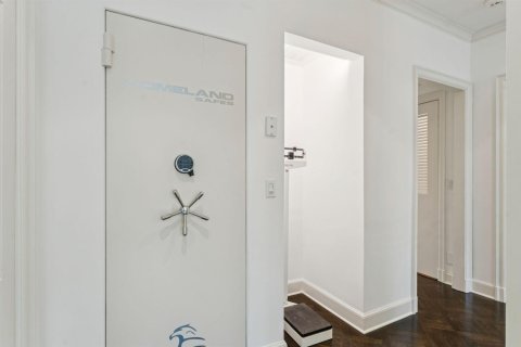 Condo in Palm Beach, Florida, 3 bedrooms № 2374297 - photo 17