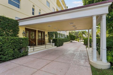 Condo in Palm Beach, Florida, 3 bedrooms № 2374297 - photo 8