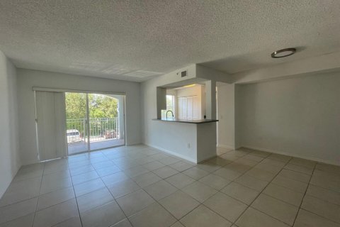 Copropriété à vendre à Pembroke Pines, Floride: 2 chambres, 101.36 m2 № 2394754 - photo 10