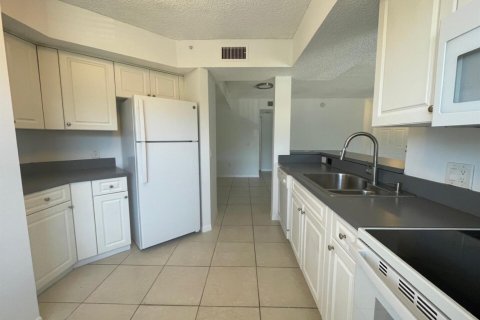 Copropriété à vendre à Pembroke Pines, Floride: 2 chambres, 101.36 m2 № 2394754 - photo 16