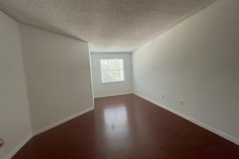 Copropriété à vendre à Pembroke Pines, Floride: 2 chambres, 101.36 m2 № 2394754 - photo 20