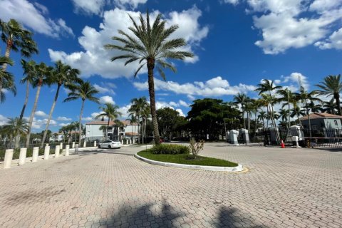 Copropriété à vendre à Pembroke Pines, Floride: 2 chambres, 101.36 m2 № 2394754 - photo 2