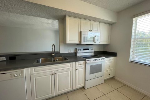 Copropriété à vendre à Pembroke Pines, Floride: 2 chambres, 101.36 m2 № 2394754 - photo 17