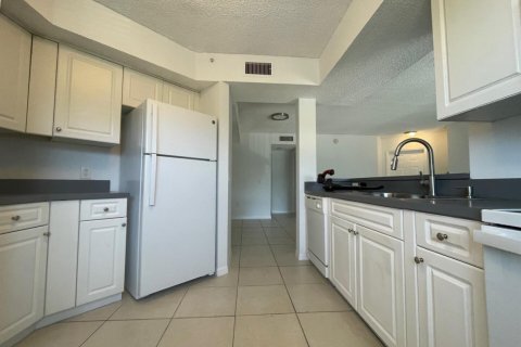 Copropriété à vendre à Pembroke Pines, Floride: 2 chambres, 101.36 m2 № 2394754 - photo 11