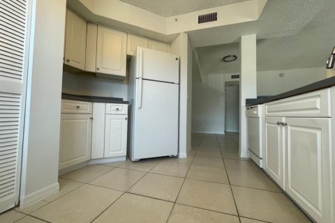 Copropriété à vendre à Pembroke Pines, Floride: 2 chambres, 101.36 m2 № 2394754 - photo 14