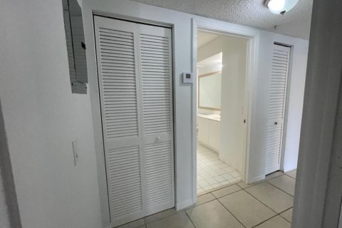Copropriété à vendre à Pembroke Pines, Floride: 2 chambres, 101.36 m2 № 2394754 - photo 18