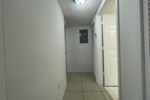 Copropriété à vendre à Pembroke Pines, Floride: 2 chambres, 101.36 m2 № 2394754 - photo 27