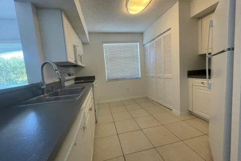 Copropriété à vendre à Pembroke Pines, Floride: 2 chambres, 101.36 m2 № 2394754 - photo 8