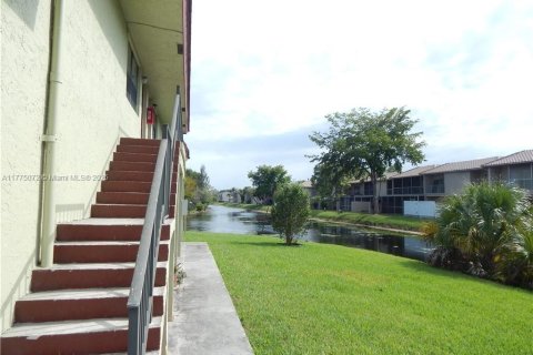 Condominio en venta en Coral Springs, Florida, 2 dormitorios, 80.82 m2 № 1868176 - foto 5