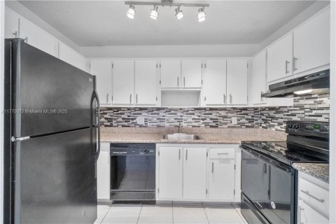 Condominio en venta en Coral Springs, Florida, 2 dormitorios, 80.82 m2 № 1868176 - foto 1