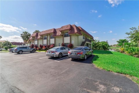 Condominio en venta en Coral Springs, Florida, 2 dormitorios, 80.82 m2 № 1868176 - foto 2
