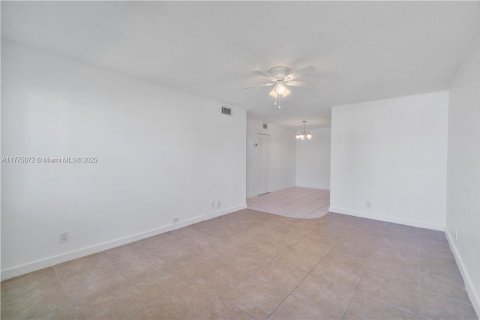 Condominio en venta en Coral Springs, Florida, 2 dormitorios, 80.82 m2 № 1868176 - foto 6