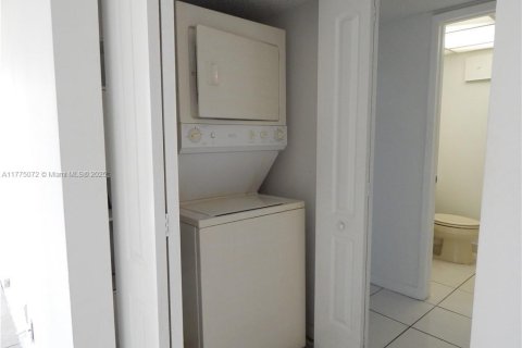 Condominio en venta en Coral Springs, Florida, 2 dormitorios, 80.82 m2 № 1868176 - foto 14