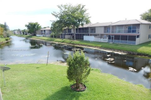 Condominio en venta en Coral Springs, Florida, 2 dormitorios, 80.82 m2 № 1868176 - foto 15