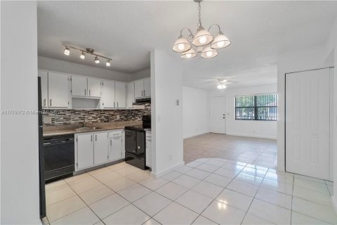 Condominio en venta en Coral Springs, Florida, 2 dormitorios, 80.82 m2 № 1868176 - foto 7