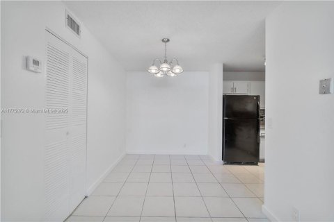 Condominio en venta en Coral Springs, Florida, 2 dormitorios, 80.82 m2 № 1868176 - foto 8
