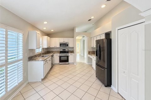 House in Wesley Chapel, Florida 4 bedrooms, 189.43 sq.m. № 2431210 - photo 2