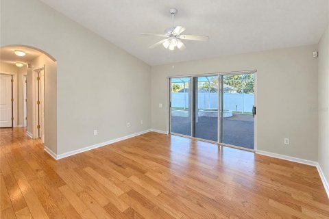 House in Wesley Chapel, Florida 4 bedrooms, 189.43 sq.m. № 2431210 - photo 12
