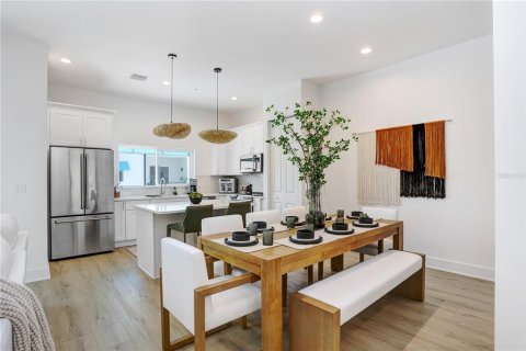 Condo in Saint Petersburg, Florida, 5 bedrooms № 2236823 - photo 6