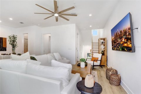 Condo in Saint Petersburg, Florida, 5 bedrooms № 2236823 - photo 5