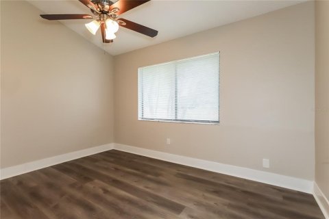 Casa en alquiler en Brandon, Florida, 3 dormitorios, 125.51 m2 № 1912693 - foto 10