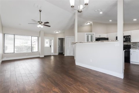 Casa en alquiler en Brandon, Florida, 3 dormitorios, 125.51 m2 № 1912693 - foto 3