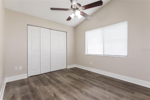 Casa en alquiler en Brandon, Florida, 3 dormitorios, 125.51 m2 № 1912693 - foto 11
