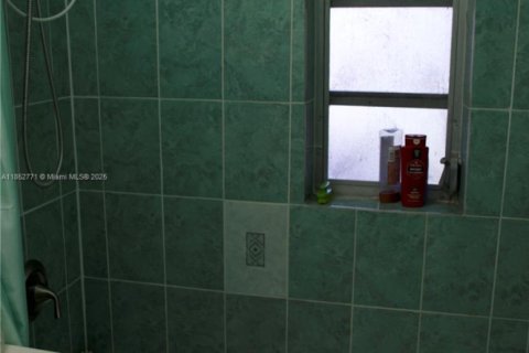 House in Miami, Florida 3 bedrooms, 133.13 sq.m. № 1867349 - photo 17