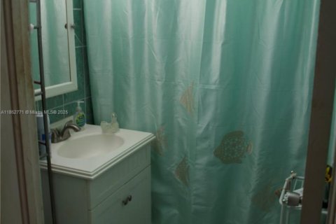 House in Miami, Florida 3 bedrooms, 133.13 sq.m. № 1867349 - photo 16
