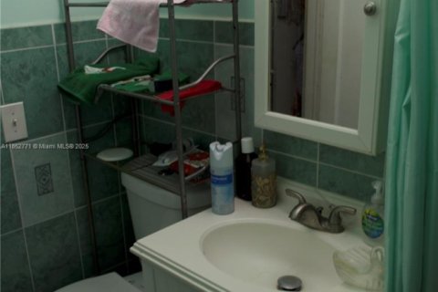 House in Miami, Florida 3 bedrooms, 133.13 sq.m. № 1867349 - photo 18