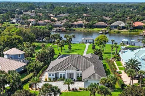House in Palm Coast, Florida 5 bedrooms, 428.47 sq.m. № 1910355 - photo 1