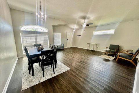 House in Gainesville, Florida 4 bedrooms, 180.69 sq.m. № 1597942 - photo 2