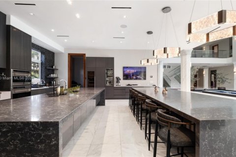 Casa en venta en Miami, Florida, 10 dormitorios, 2583.43 m2 № 1078922 - foto 9