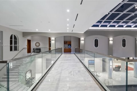 Casa en venta en Miami, Florida, 10 dormitorios, 2583.43 m2 № 1078922 - foto 21