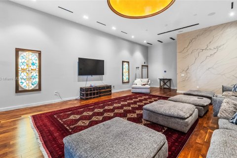 Casa en venta en Miami, Florida, 10 dormitorios, 2583.43 m2 № 1078922 - foto 27
