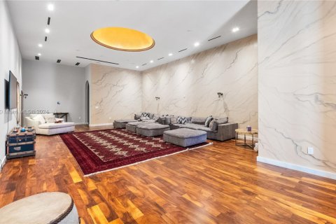 Casa en venta en Miami, Florida, 10 dormitorios, 2583.43 m2 № 1078922 - foto 26