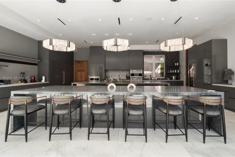 Casa en venta en Miami, Florida, 10 dormitorios, 2583.43 m2 № 1078922 - foto 8