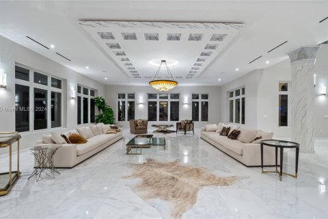 Casa en venta en Miami, Florida, 10 dormitorios, 2583.43 m2 № 1078922 - foto 14