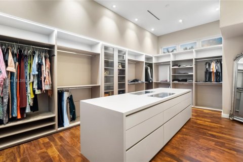 Casa en venta en Miami, Florida, 10 dormitorios, 2583.43 m2 № 1078922 - foto 24