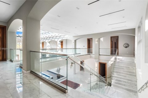 Casa en venta en Miami, Florida, 10 dormitorios, 2583.43 m2 № 1078922 - foto 17