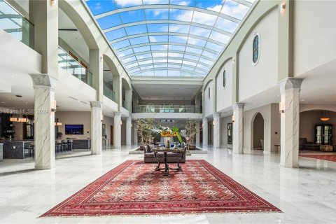 Casa en venta en Miami, Florida, 10 dormitorios, 2583.43 m2 № 1078922 - foto 5