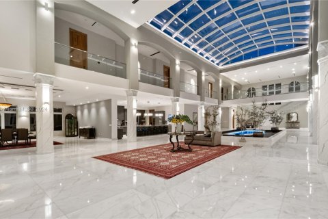 Casa en venta en Miami, Florida, 10 dormitorios, 2583.43 m2 № 1078922 - foto 7
