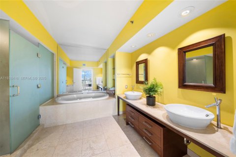 Condominio en alquiler en Miami Beach, Florida, 2 dormitorios, 127.28 m2 № 1986924 - foto 17
